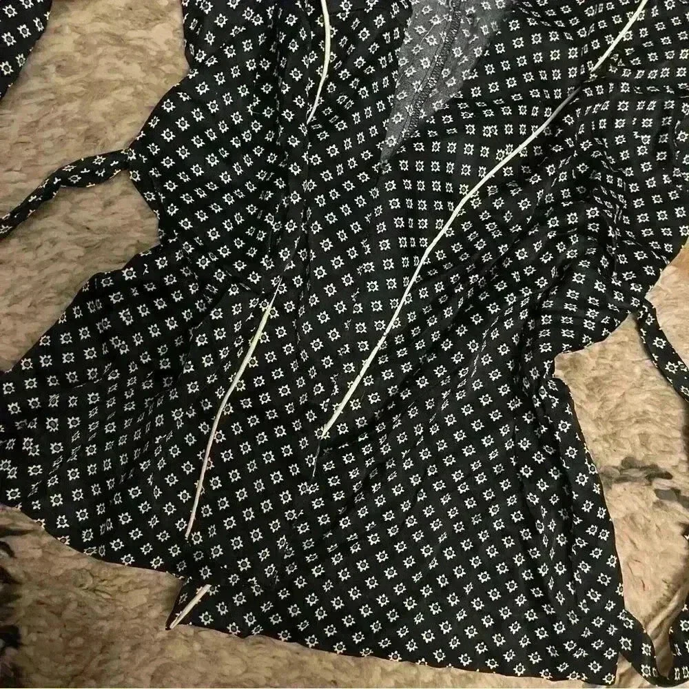 H&M satin-like print wrap top‎